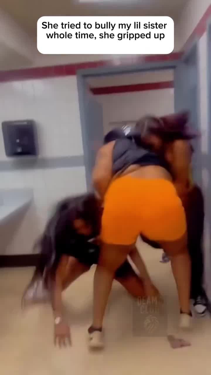 Big girl tried to bull a small girl that’s bout that life