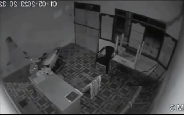 Man smoked a burglar he caught in his house