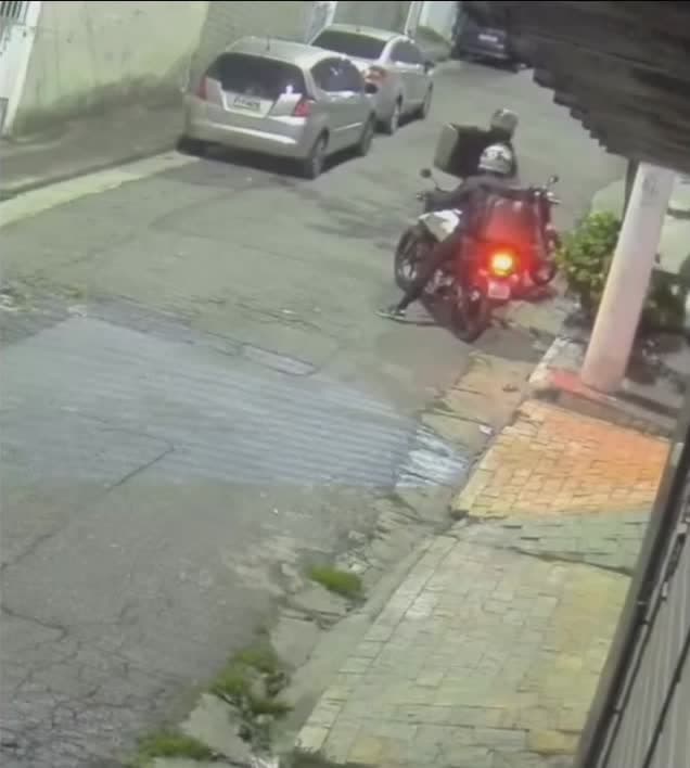Guys try to rob a military woman and pay the ultimate price 