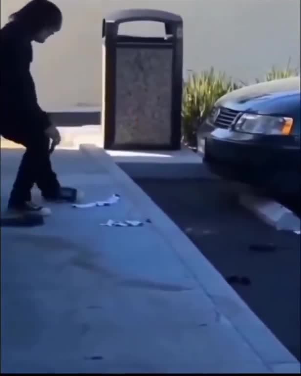Cop shoots guy that isn’t threatening 