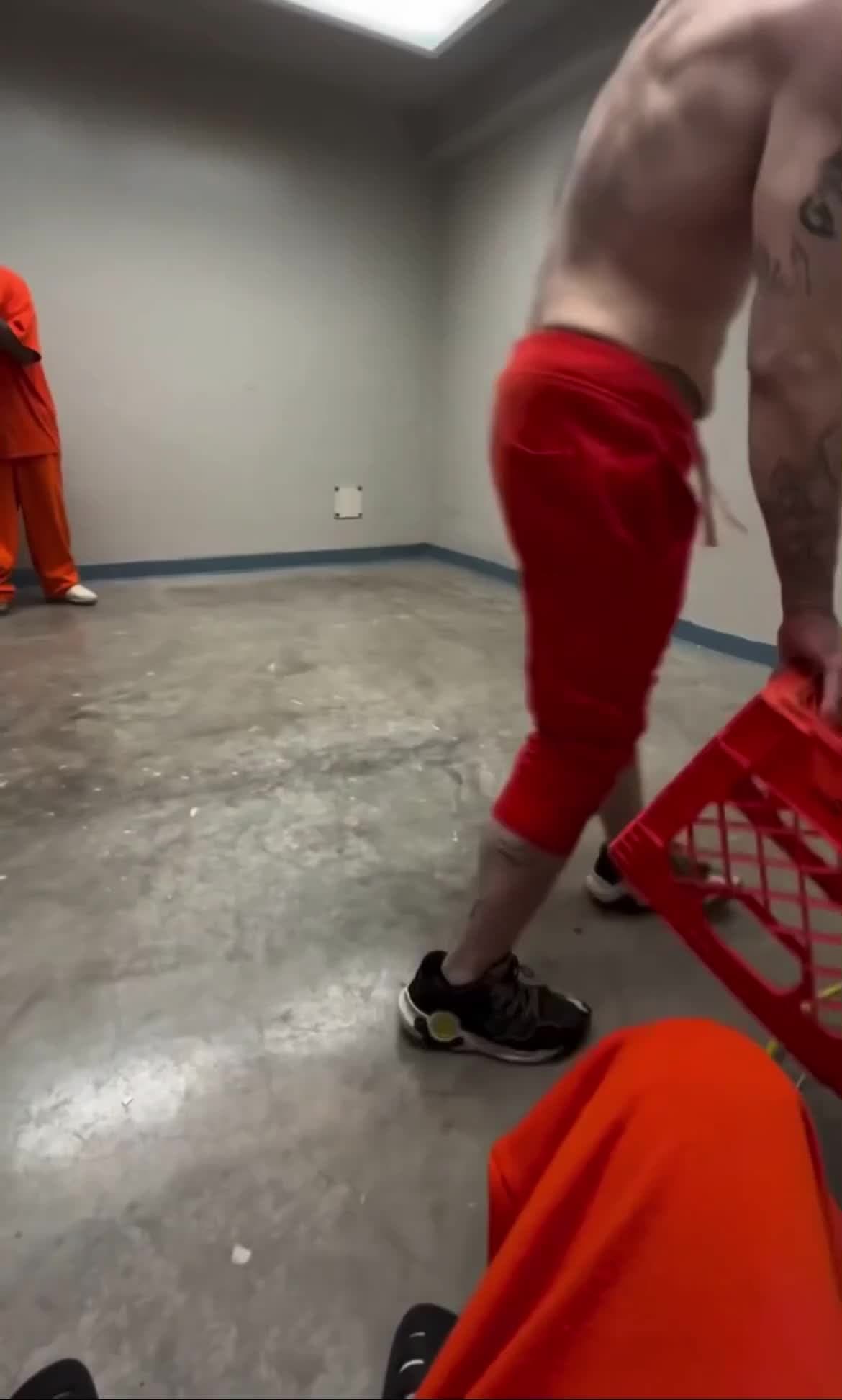 Inmate has his crew jump people